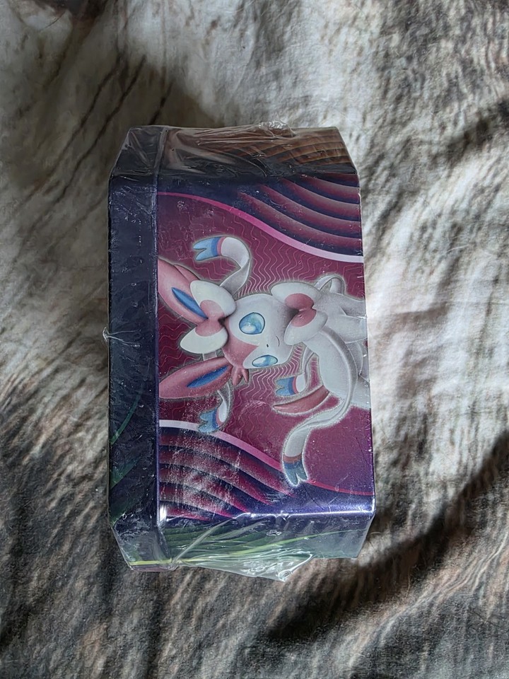 Pok mon TCG Evolution Celebration Leafeon GX Tin SEALED RARE 2018 Eevee pok-mon-tcg-evolution-celebration-leafeon-gx-tin-sealed-rare-2018-eevee