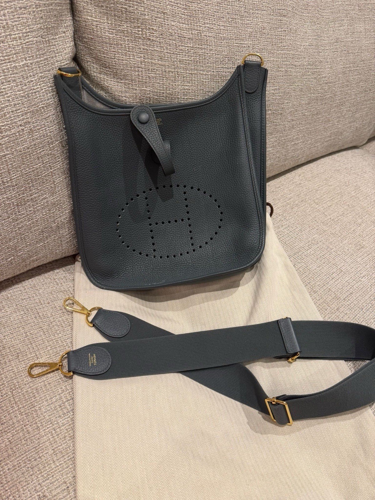 HERMÈS Evelyne Shoulder Bag 29
