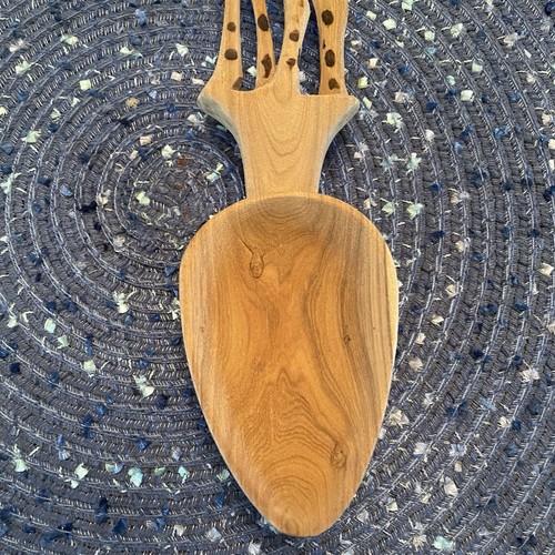 Hand Carved Mhugu Wood Giraffe Salad Set - Picture 7 of 8
