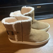UGG CLASSIC MINI BOOT SZ 10 Women’s Chestnut Shearling Lined 