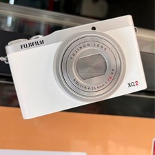 Fujifilm XQ2 12MP 25-100mm f/1.8-4.9 0.06s AF Classic Chrome WiFi Camera