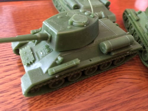 Vintage Atlantic 0614 Plastic 04 Vehicle 1:72 HO/OO Russian Tank Division T34/85 - Picture 7 of 9