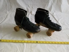 Vintage Mens HYDE Roller Skates OFFICIAL ROLLER DERBY, W/ Chicago Wood Wheels.