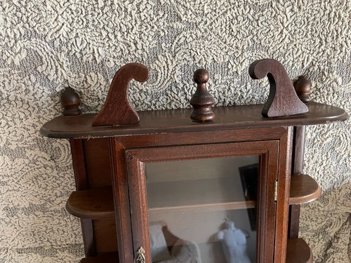 Vintage Curio Cabinet Wood Shelves Glass Door Footed Tabletop/Wall Hanging 17" - Picture 5 of 11