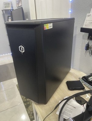 Gaming pc cyber power pc is the brand.Power cable included