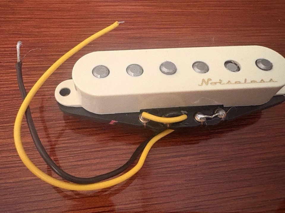 Pastilla Fender Noiseless 055536 - con cubierta blanca envejecida Foto 2 de 4