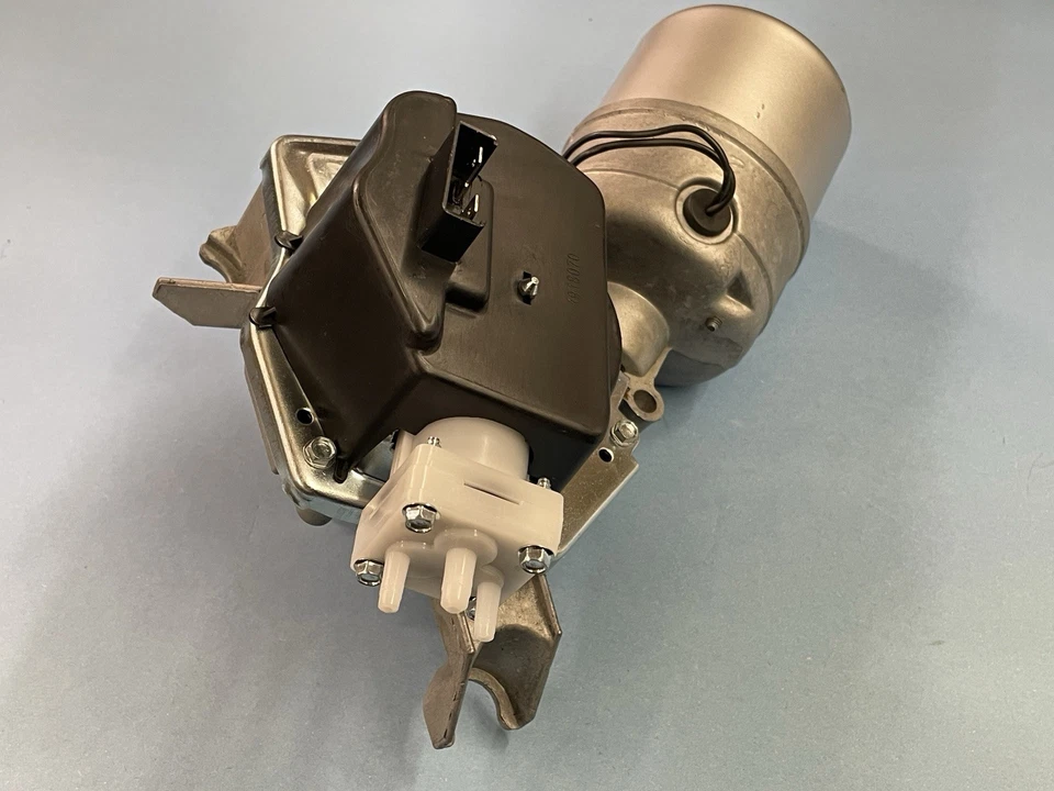 服务 1965 1966 1967 年别克 Riveria 雨刮电机和新的洗衣机泵 凯迪拉克 — 第 2/2 张图片