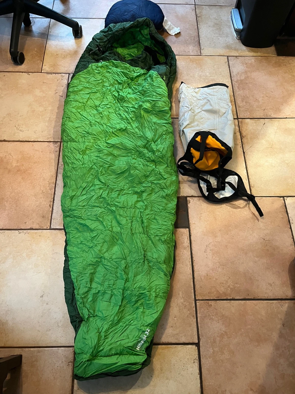 Mountain Hardwear Hibachi 32 Regular 6ft Down Sleeping Bag with Stuff Sack