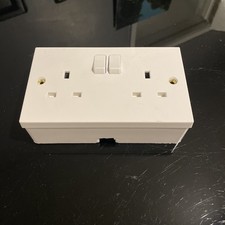 Doppelstecker weiß 2 Gang geschaltete 13 Ampere Steckdose