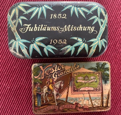 2 Blechdosen Messmer Tee 1852 - 1952 und Cigarettendose Nestor Gianaclis QUEEN 