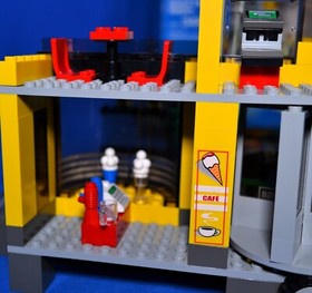 2003 LEGO World City 4513 Grand Central Station Compl. w/ Box Instruc & Minifigs