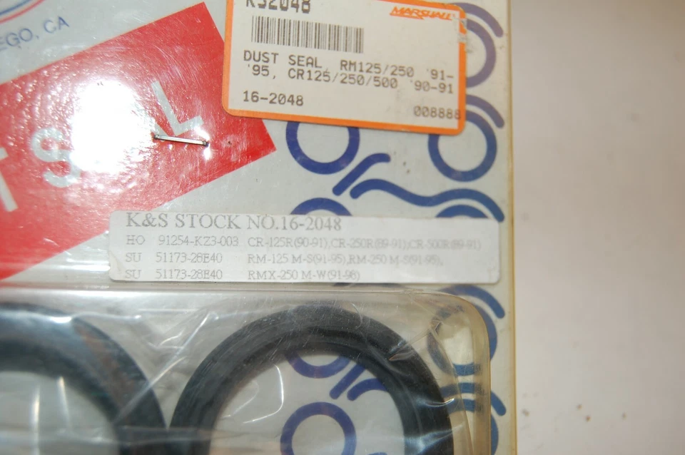 Juego de sellos antipolvo horquilla NOS K&S Tech Honda CR125 R CR250 R CR500R Suzuki RM250 RMX250 Foto 3 de 4