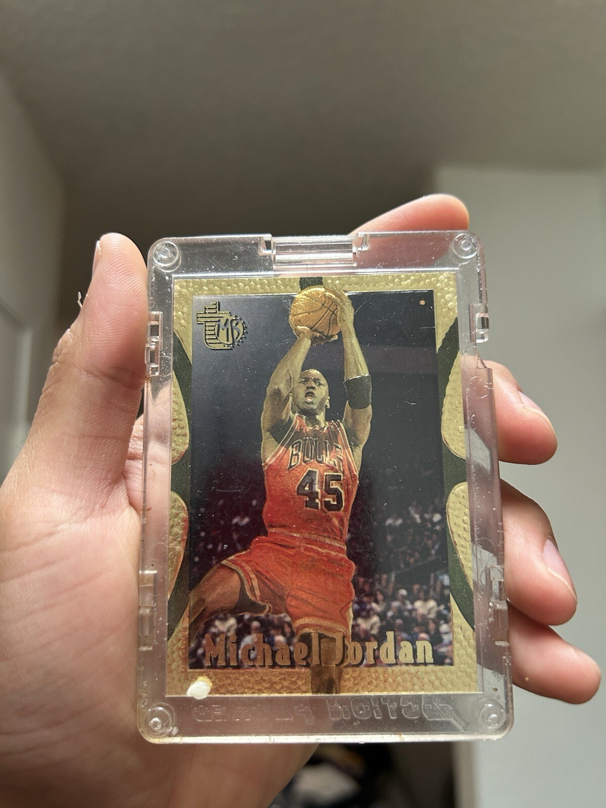 1994-95 Topps Embossed - Golden Idol #121 Michael Jordan