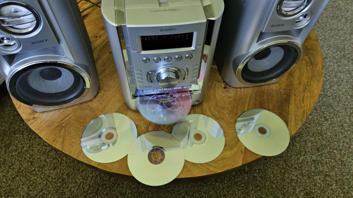 Sony CMT-HP7 Micro Hi-Fi Stereo System Matching Speakers 5 Disc