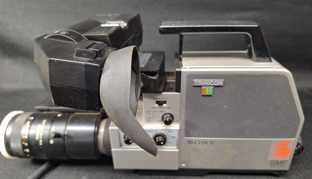 Sony Trinicon HVC-2500 Vintage Video Camera w Case Lens CMA-1010A