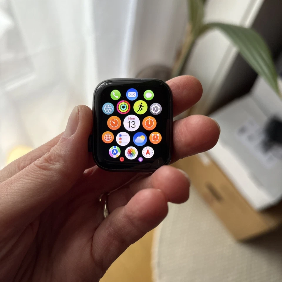 Apple Watch SE 2020 (1. Gen) 40mm Model A2351 - Bild 3 von 4
