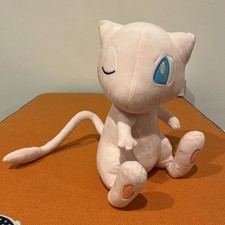 Pokemon Mew Plush Banpresto Mofugutto Look at My Tail 25cm Japan Prize
