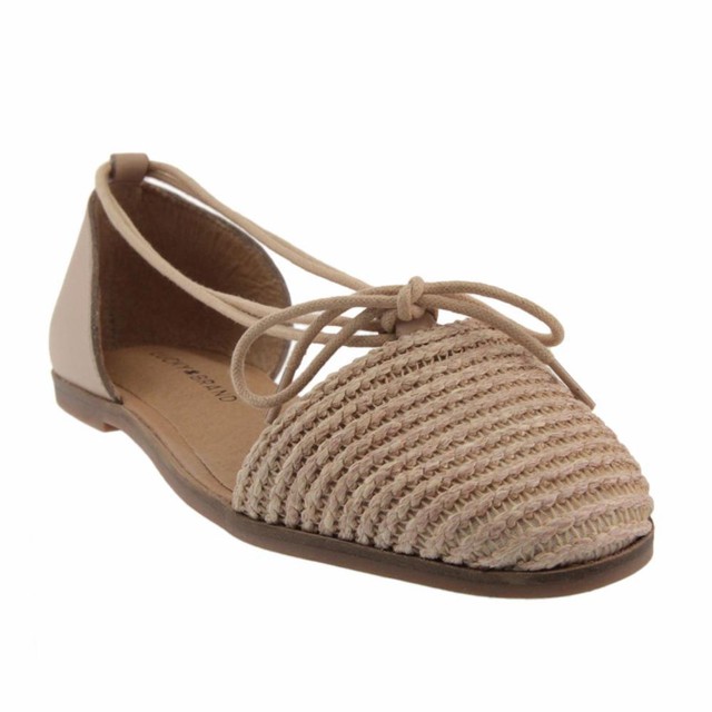 beige closed shoes