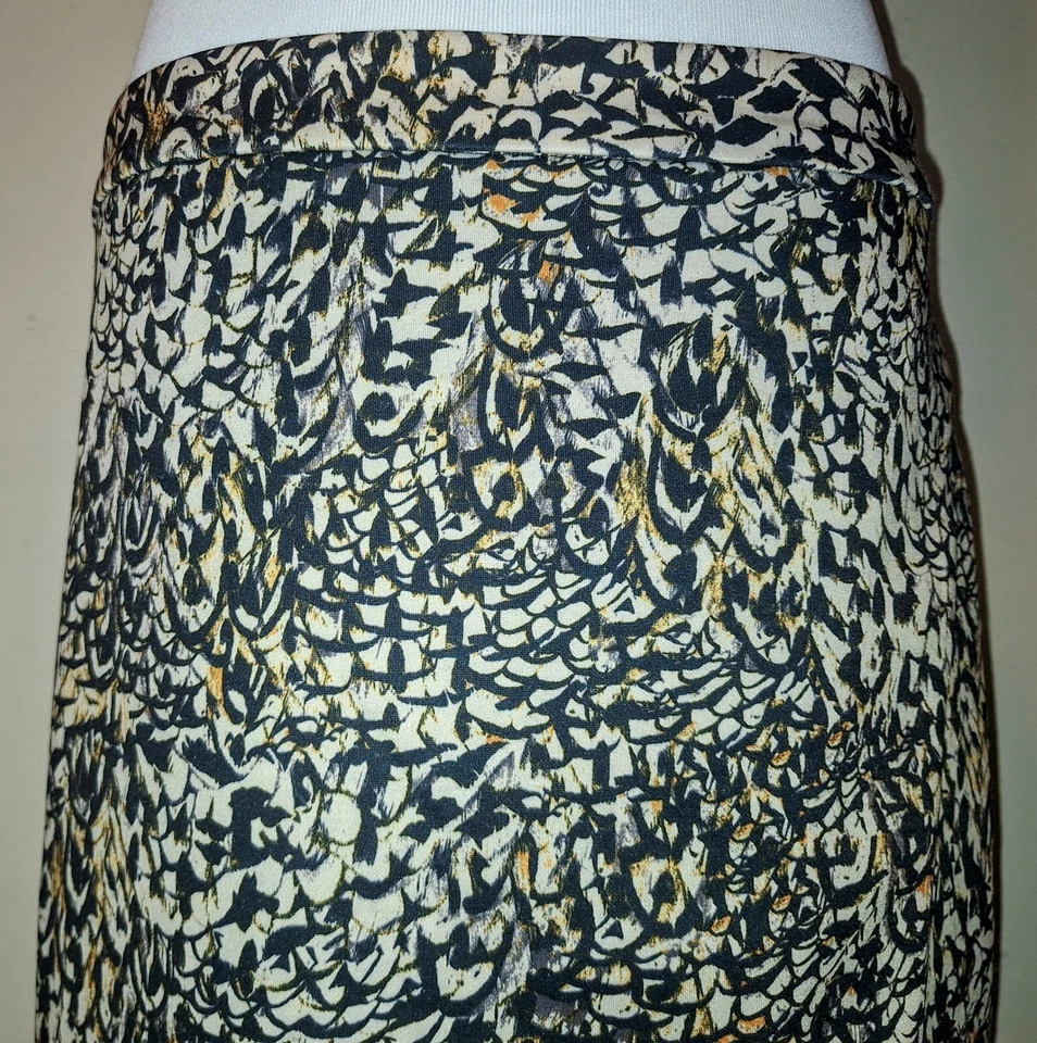 Falda Bar III Negra Crema Estampado Geométrico Asimétrico Tulipán Imitación Envoltura Talla XL Foto 2 de 4