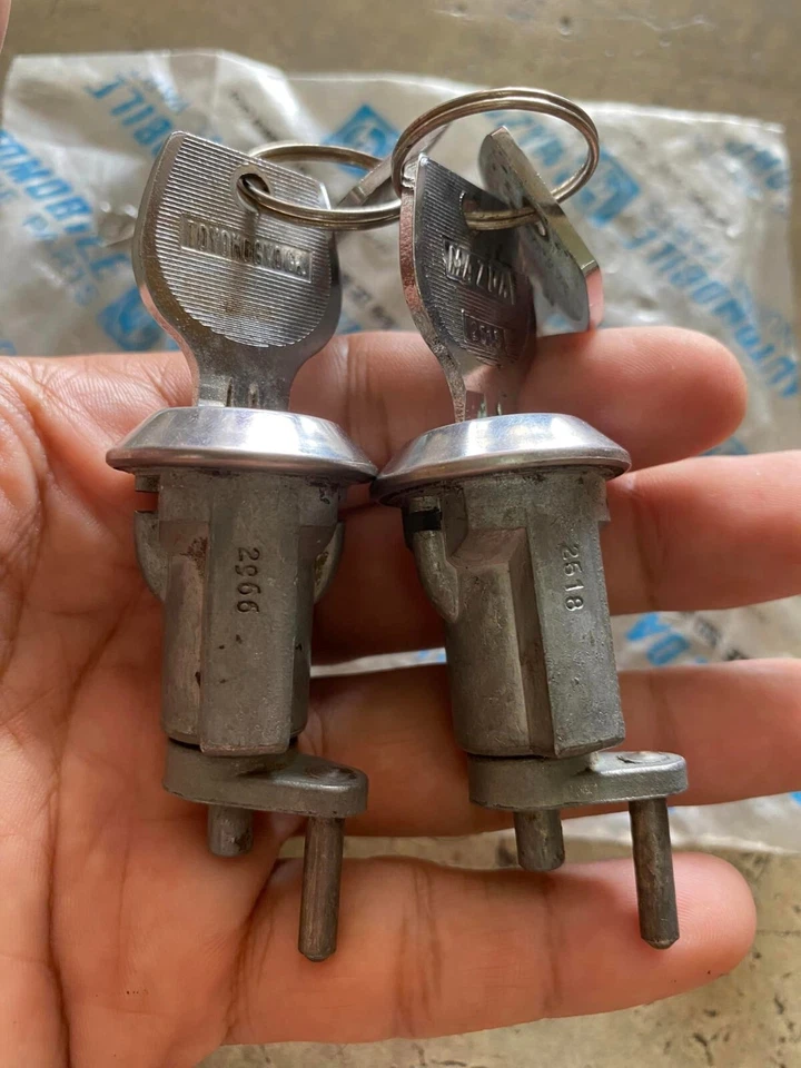 MAZDA 929 RX4 808 RX3 门锁钥匙正品零件 NOS 日本 x1 件 — 第 2/4 张图片