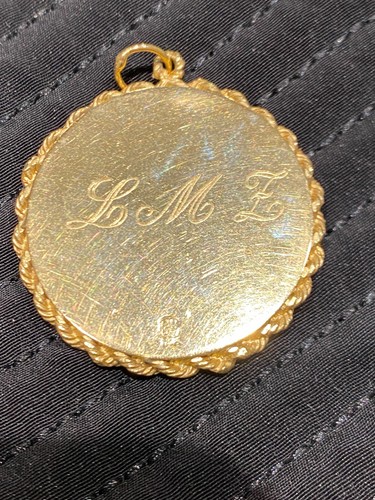 FINE ESTATE CUSTOM 14K SOLID ROUND PENDANT WITH ROPE BORDER AND 2MM PEARLS - Picture 2 of 6