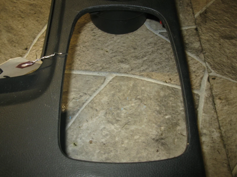 03-06 MITSUBISHI OUTLANDER PALANCA DE CAMBIOS CENTRAL MOLDURA BISEL CON PORTAVASOS OEM Foto 3 de 4