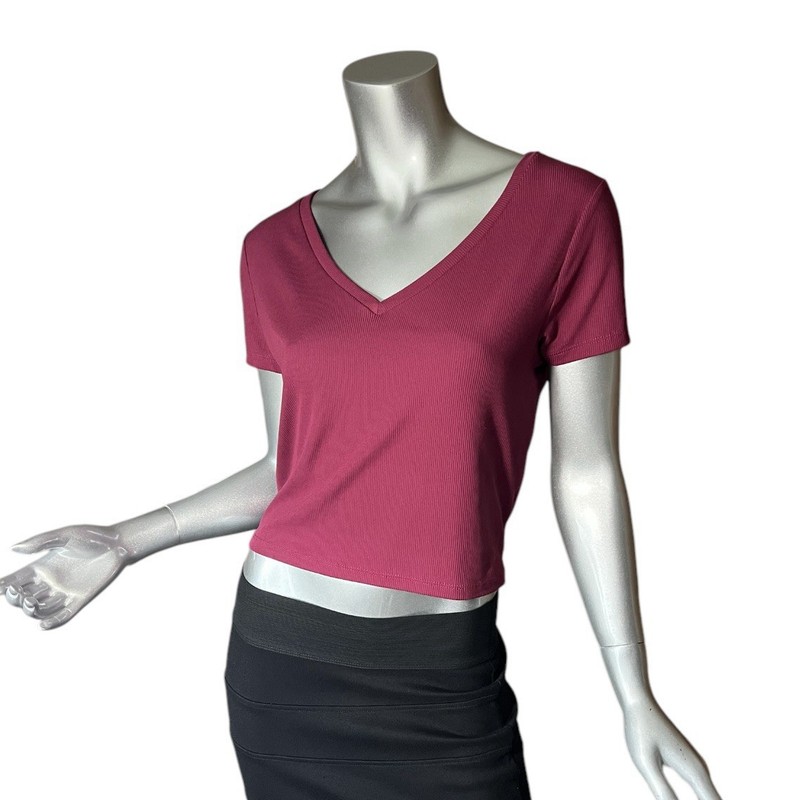 No Boundaries Medium V Neck Crop Top Ribbed T Shirt Berry Pink Stretchy Tee