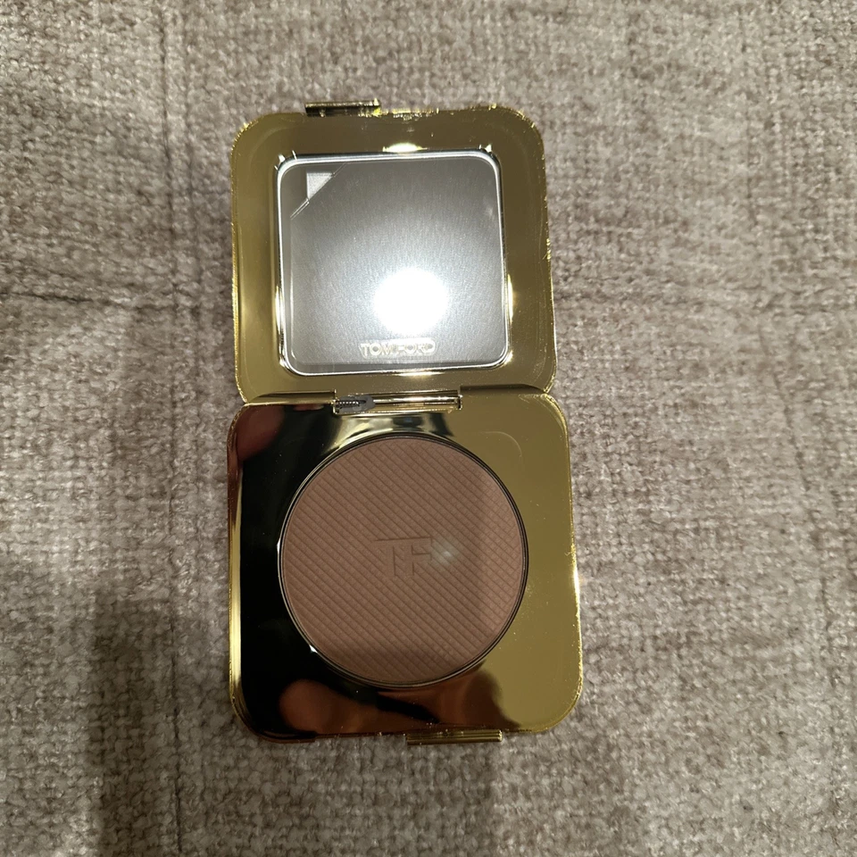 Bronceador Tom Ford Soleil Glow 02 Terra tamaño .28 oz/8 g sin caja Foto 4 de 4
