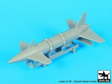 Black Dog 1/72 GAM-63 RASCAL US Air-to-Surface Missile on Trolley 1960s A72059