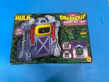 TOYBIZ MARVEL THE INCREDIBLE HULK BREAK OUT GAMMA RAY TRAP 1997 VINTAGE NEW.