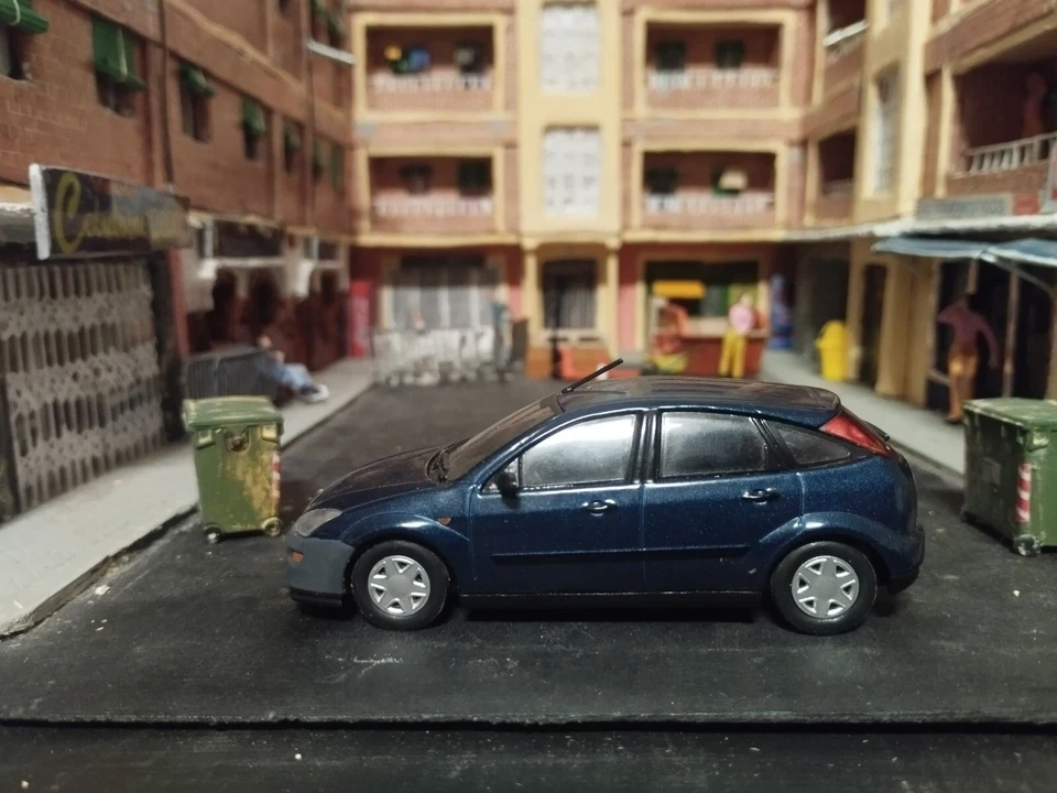 Ford Focus CLX mk1 1999 - IXO Salvat - 1/43 modificado efecto reparado - Imagen 4 de 4