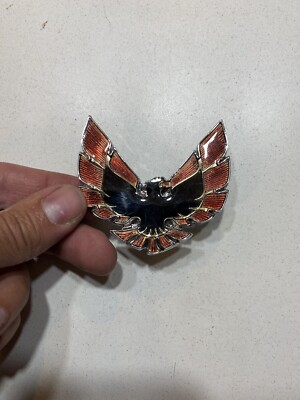 【海外限定/中古】  Originals Firebird バッジ 1970-1973 Pontiac Firebird Formula REAR TRUNK BIRD EMBLEM NOS GM