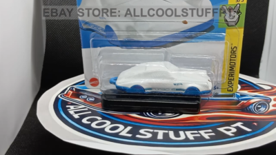 2024 HOT WHEELS - PORSCHE 911 CARRERA KEYCHAIN BLUE SHORT CARD 1