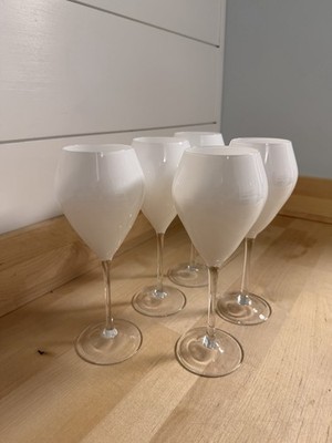 039 Classic Touch Set of 5 V-Shaped Wine Glasses with Clear Stem, 14 oz., White
