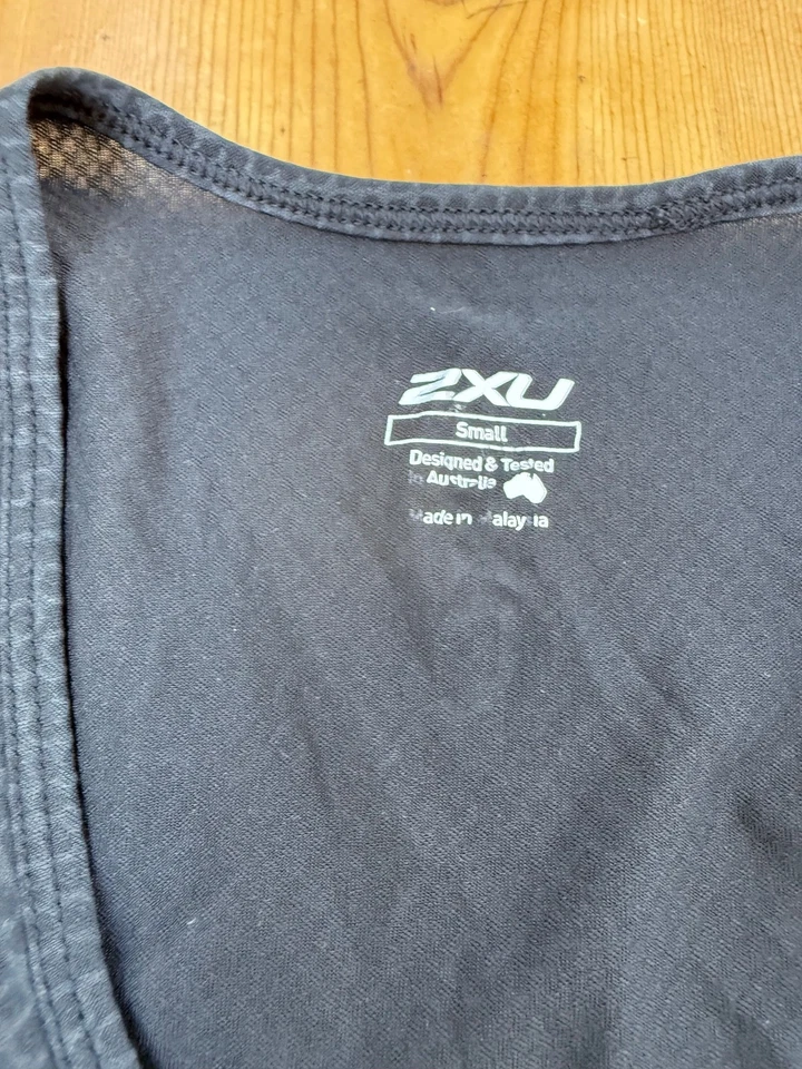 2XU Para Hombres Talla S Compresión Sin Mangas Top Negro Camisa Deportiva Gimnasio Músculo Logo A1 Foto 2 de 4