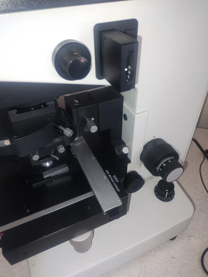 Microscopio invertido Leitz Labovert FS GMBH con objetivos y fuente de luz Foto 4 de 4