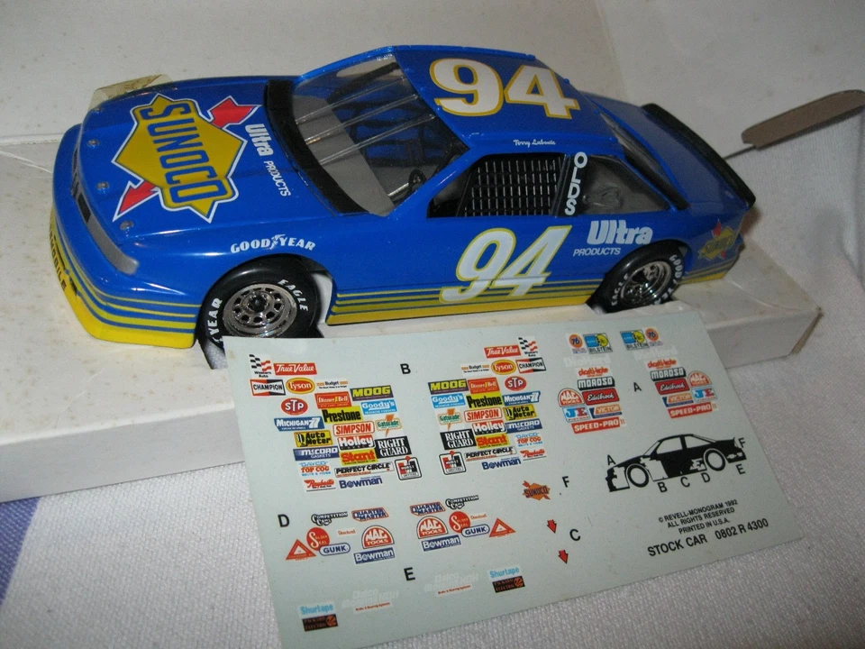 1992 Sunoco Oldsmobile NASCAR Terry LaBonte 1/24th scale diecast model by Revell - Image 2 of 4