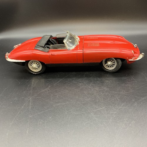 Modèle réduit de voiture rouge polistil Jaguar Type X 4,2 litres échelle 1:16 - Photo 1/10