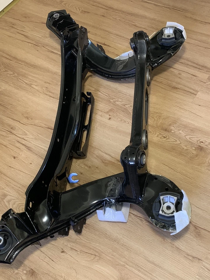 2011 E550 4Matic 梅赛德斯奔驰后副车架  — 第 3/4 张图片