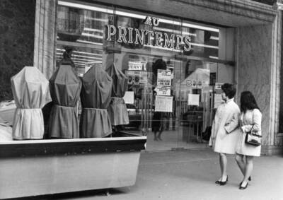 The department store Au Printemps is strike its door is posted- 1968 Old Photo