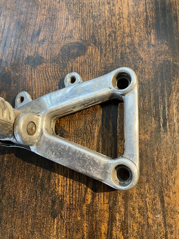 REPOSAPIÉS DUCATI 748 916 996 998 PRIMEROS JINETES DIESTROS PLACA ELEFANTE CAGIVA  Foto 2 de 4