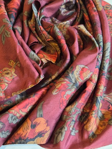 Ralph Lauren Bufanda Seda 30x31′′ Cuadrado Flor Borgoña - Imagen 5 de 10