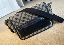Gucci GG Canvas Messenger Crossbody Bag Beige/Black Zip Pocket Detachable Strap