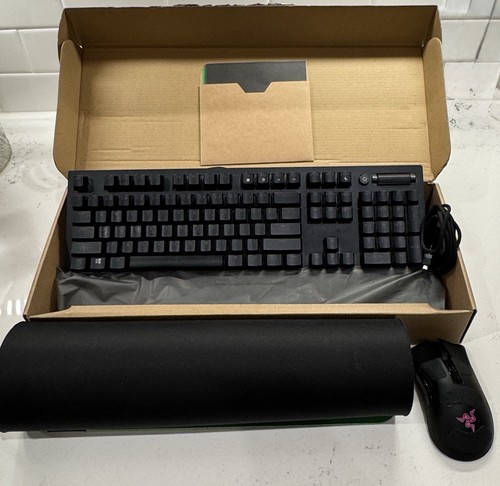 Razer, "Heroic" Gaming Bundle RGB Keyboard + Mouse + Pad (missing dongle) - Picture 2 of 7