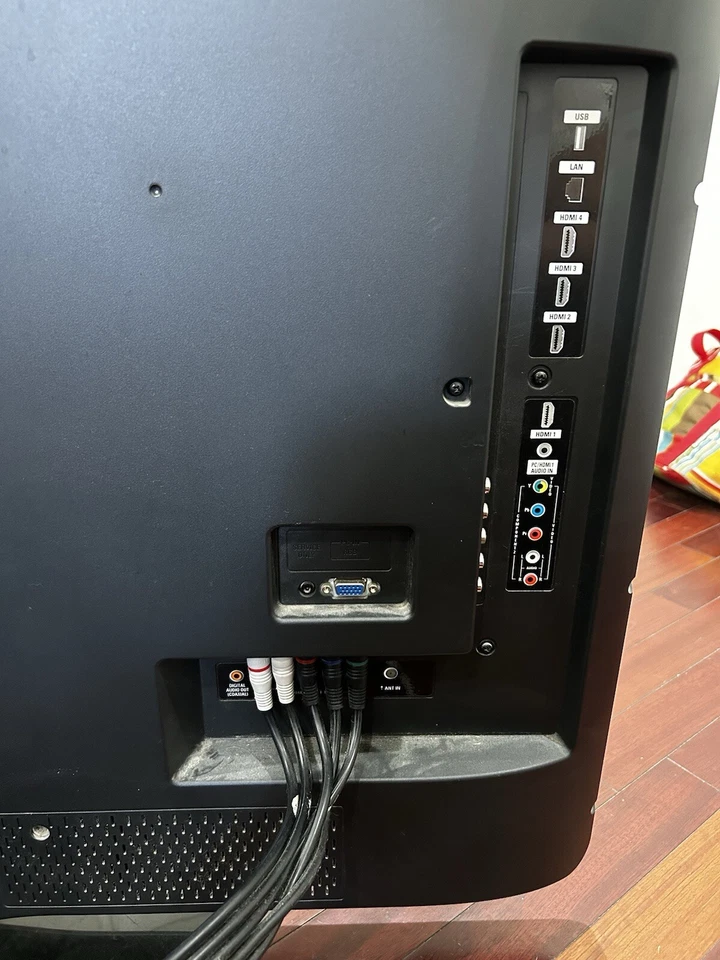 Philips LCD TV with Pixel Precise HD - Image 4 of 4