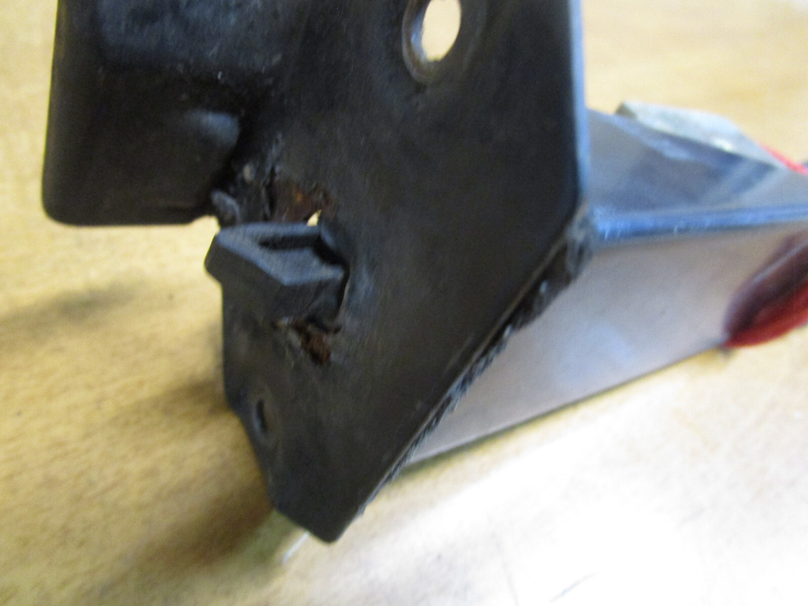 Maserati 4200 Spyder - Gas Door Opening Actuator  Part# 66241700