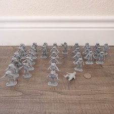 VINTAGE LOT OF 32 GRAY 2" ASTRONAUT SPACE PLASTIC FIGURES NASA USA