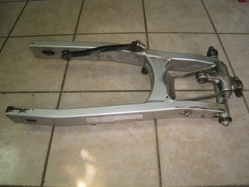 GSX 600 F AJ BJ.98-03 Hinterrad Schwinge Schwingachse Schwingenlager swing arm