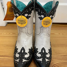 Corral Cowboy Ankle Boot White Black Stud, Womens size 8 Z5039