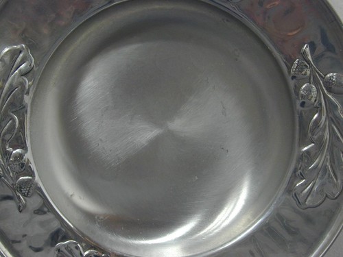 Vintage Hammered Aluminum Acorns Oak Leaf 10 5/8” Round Plate Bowl Serving Tray - Picture 3 of 9